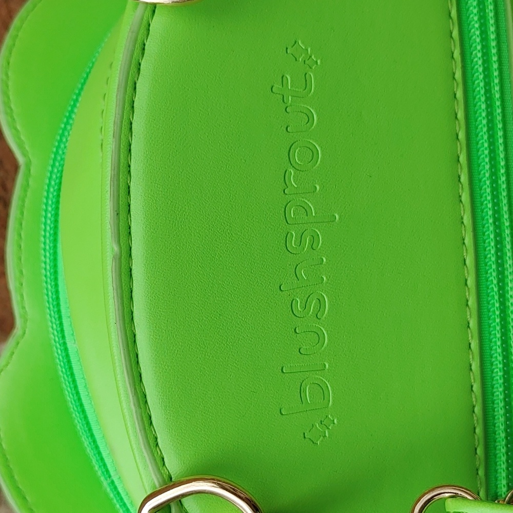 Blushsprout Froggie Ita Bag with Pins (836) - Picture 10 of 10
